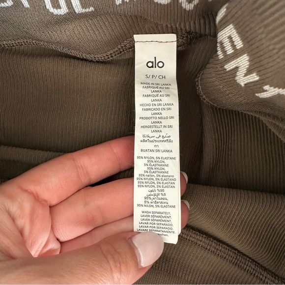 Alo Yoga Seamless Ribbed Favorite Short - 5” - Olive Tree - Size S - Picture 7 of 9